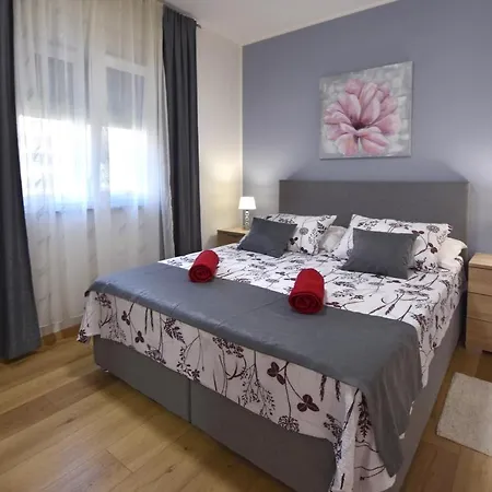 Greenvine Apartman *